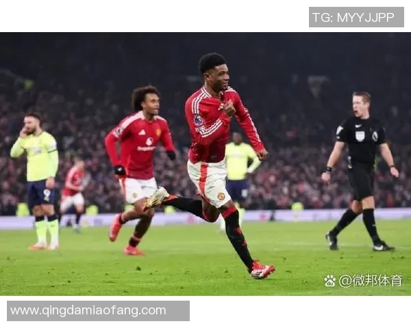 英超精彩对决多特蒙德3-0曼联帽子戏法引爆全场战术分析